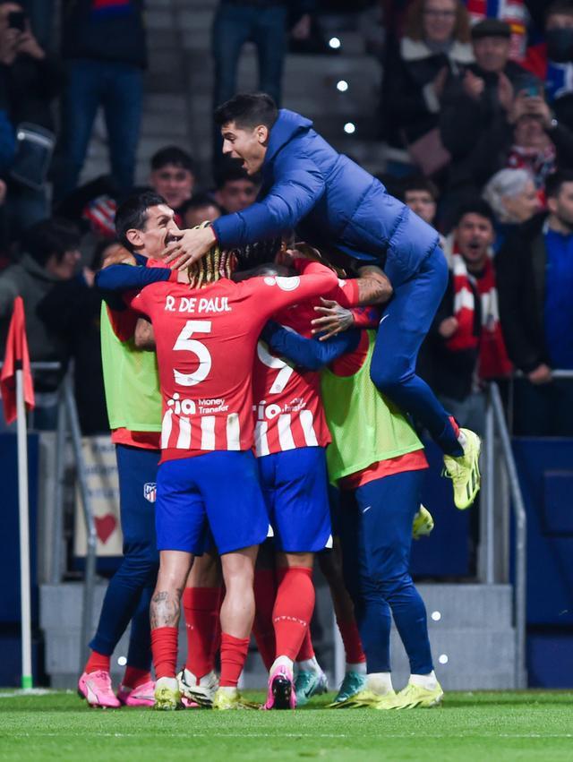 上海玄鸟VS香港金牛今晚比赛预测上海男篮闯入总决赛，昨晚主场77比62轻取合肥狂风，晋级靠的不仅是实力