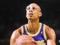 拜仁VS斯图加特预测拜仁vs斯图加特首发：莱万、穆勒领衔，科曼、格纳布里、夸西出战